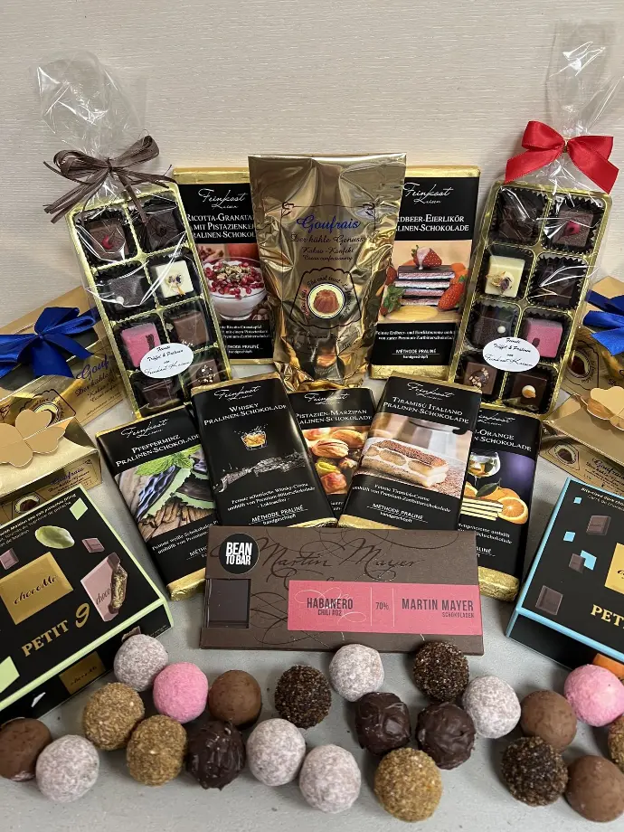 Feinkost Kaisen - Auswahl des Schokoladensortiments inklusiv loser Trüffel aus belgischer Schokolade